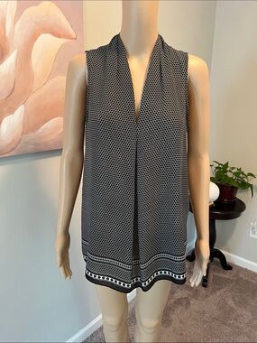 Max Studio Black and White Sleeveless V-Neck Geo Dot Camisole